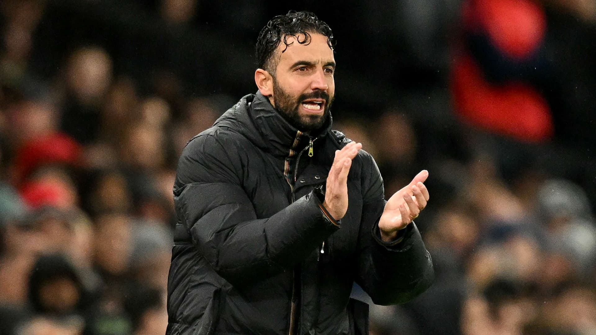 Manchester United yetenekli orta saha oyuncusuyla ön sözleşme imzaladı