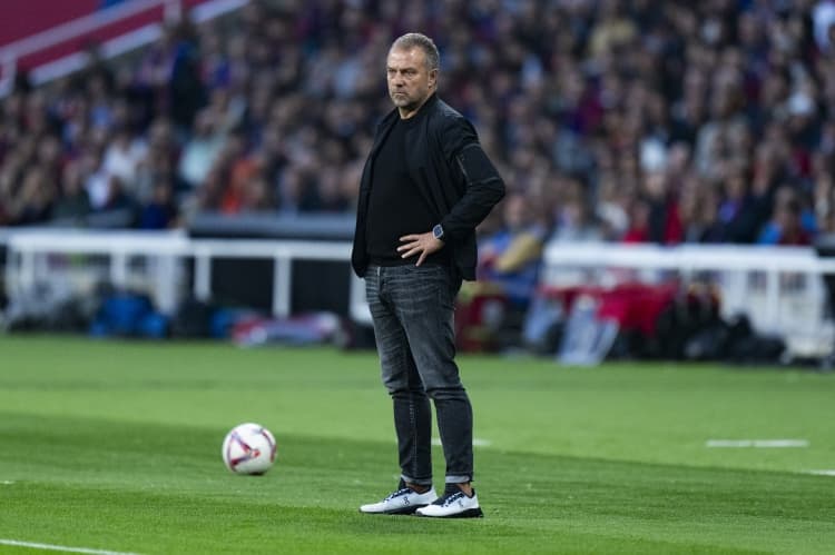 Sport: Flick, genç oyuncular Torre, Darvich, Guiu ve Toni'yi Barcelona B ile antrenman yapmaya ve maçlara katılmaya gönderdi