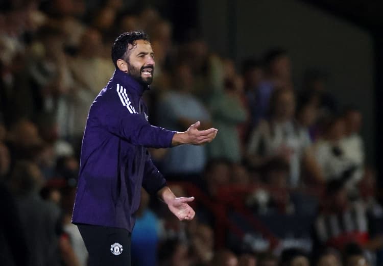 İngiliz basını Manchester United Mainoo'yu kiralayamadı Gallagher'ı transfer edemedi Amorim bu durumdan büyük rahatsızlık duydu