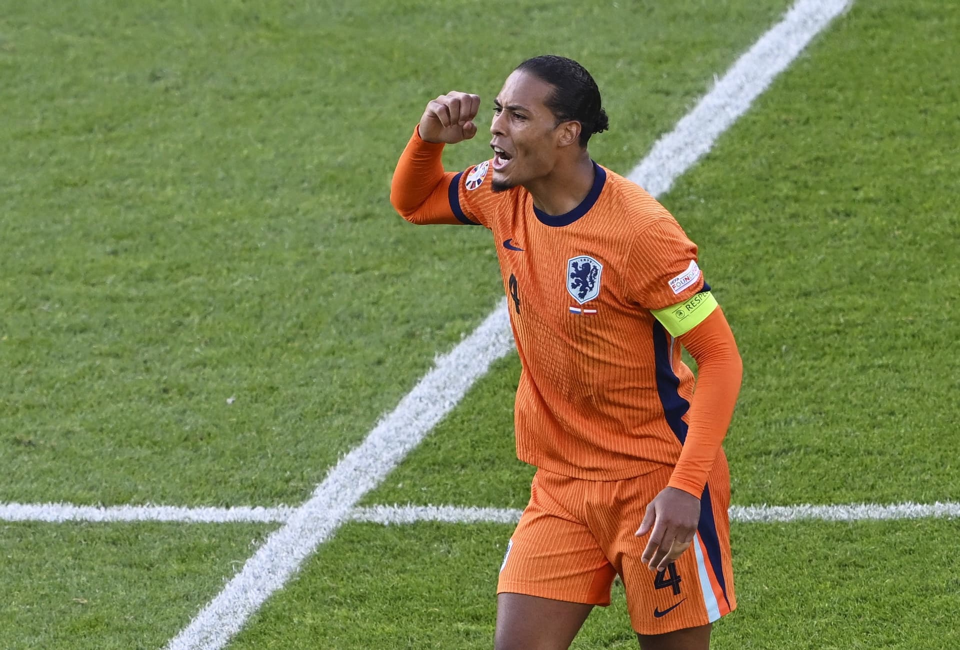 Stam: Van Dijk gelecekteki savunmacılar için bir model; Timber her pozisyonda oynayabilecek kapasitede