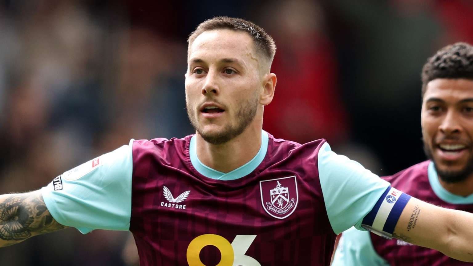 Eski Burnley kaptanı Suudi Arabistan'a transfer olarak sürpriz yaptı