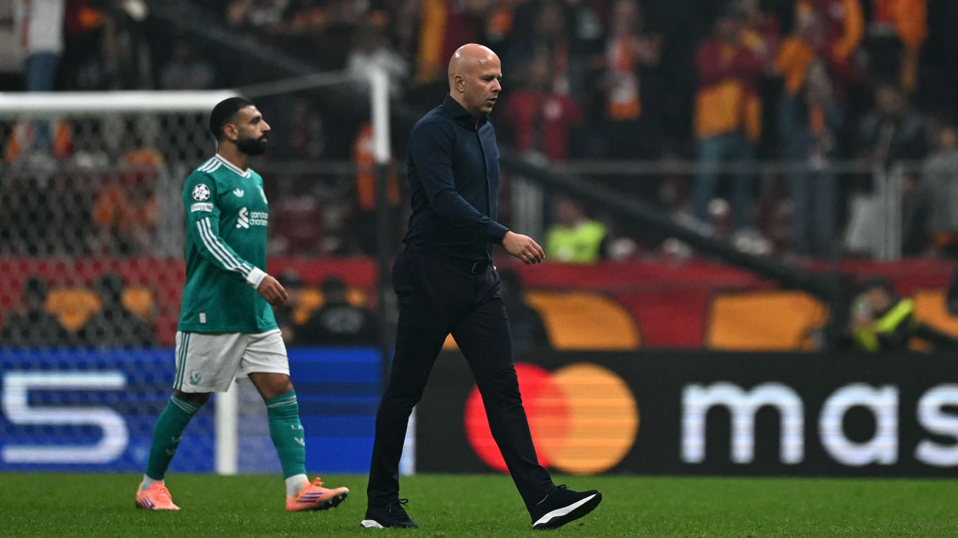 Liverpool taraftarları mağlubiyet sonrası Slot'u eleştiri yağmuruna tuttu