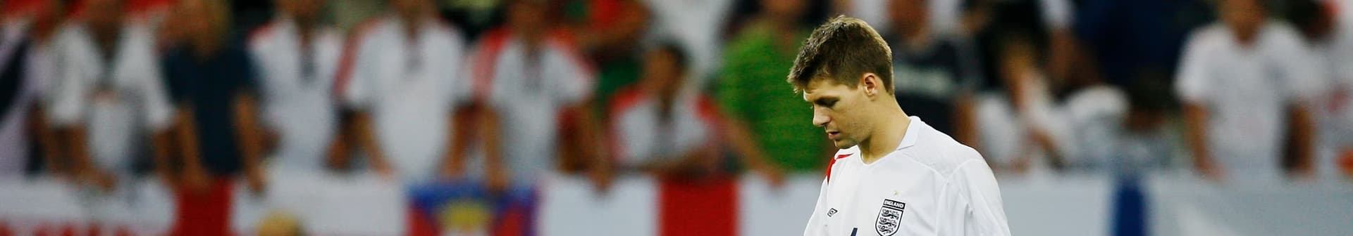 Steven Gerrard İngiltere'nin Altın Jenerasyonunu "Egoist Kaybedenler" Olarak Niteledi