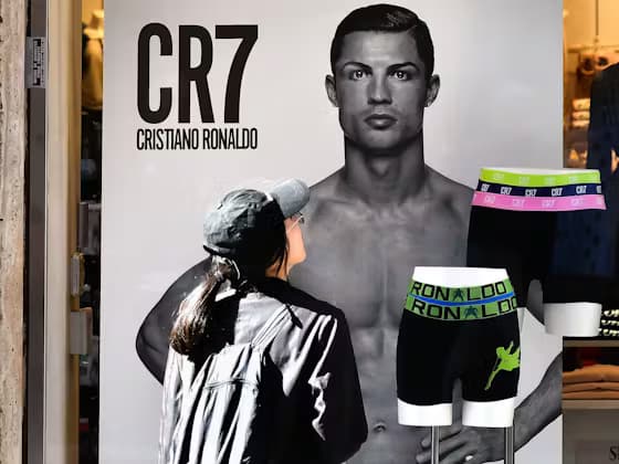Cristiano Ronaldo Futbol Tarihinin İlk Milyarderi Oldu Messi ve Neymar'ı Geride Bıraktı