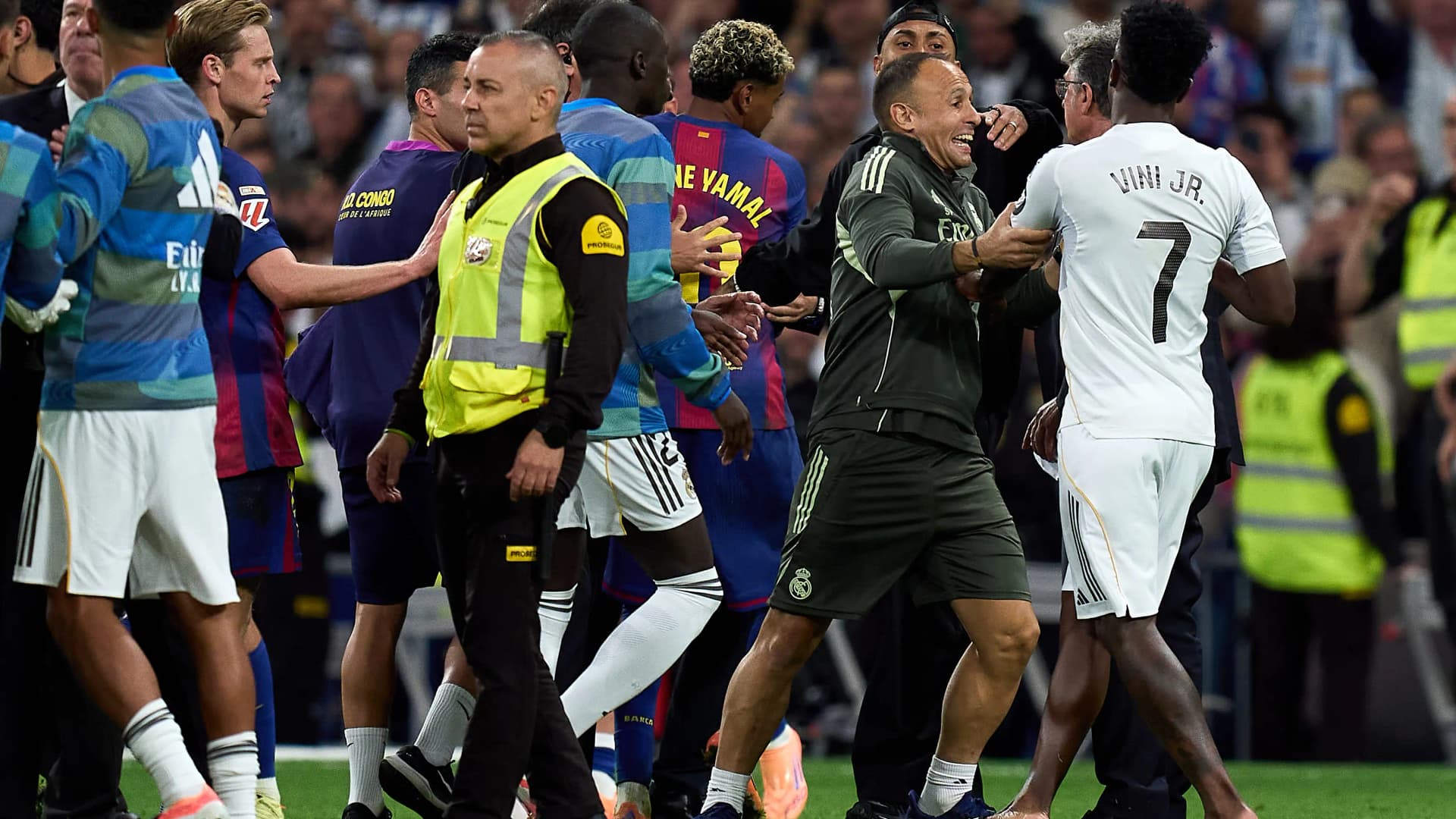 El Clasico'da Kart Gören Real Madrid Kalecisine Ceza!