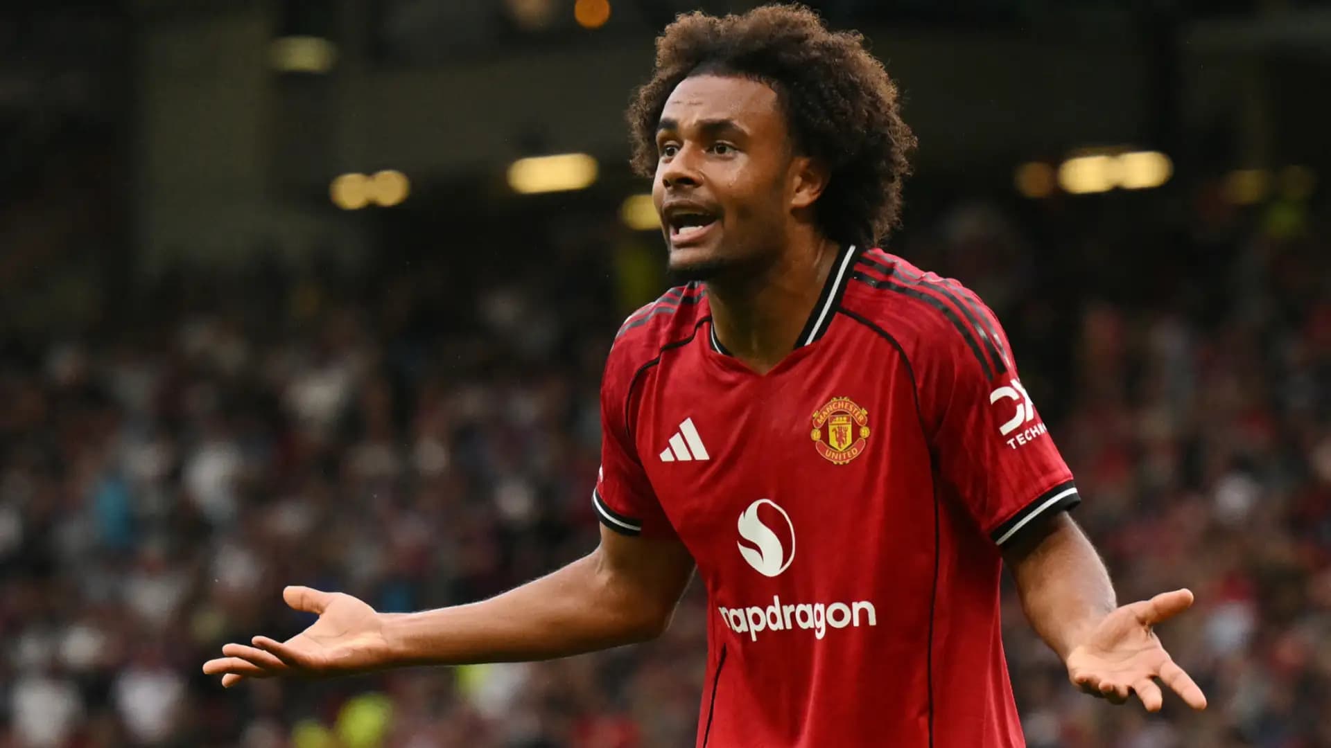 Zirkzee'den Manchester United'a Sert Eleştiri: Kariyerim İçin Doğru Karar!