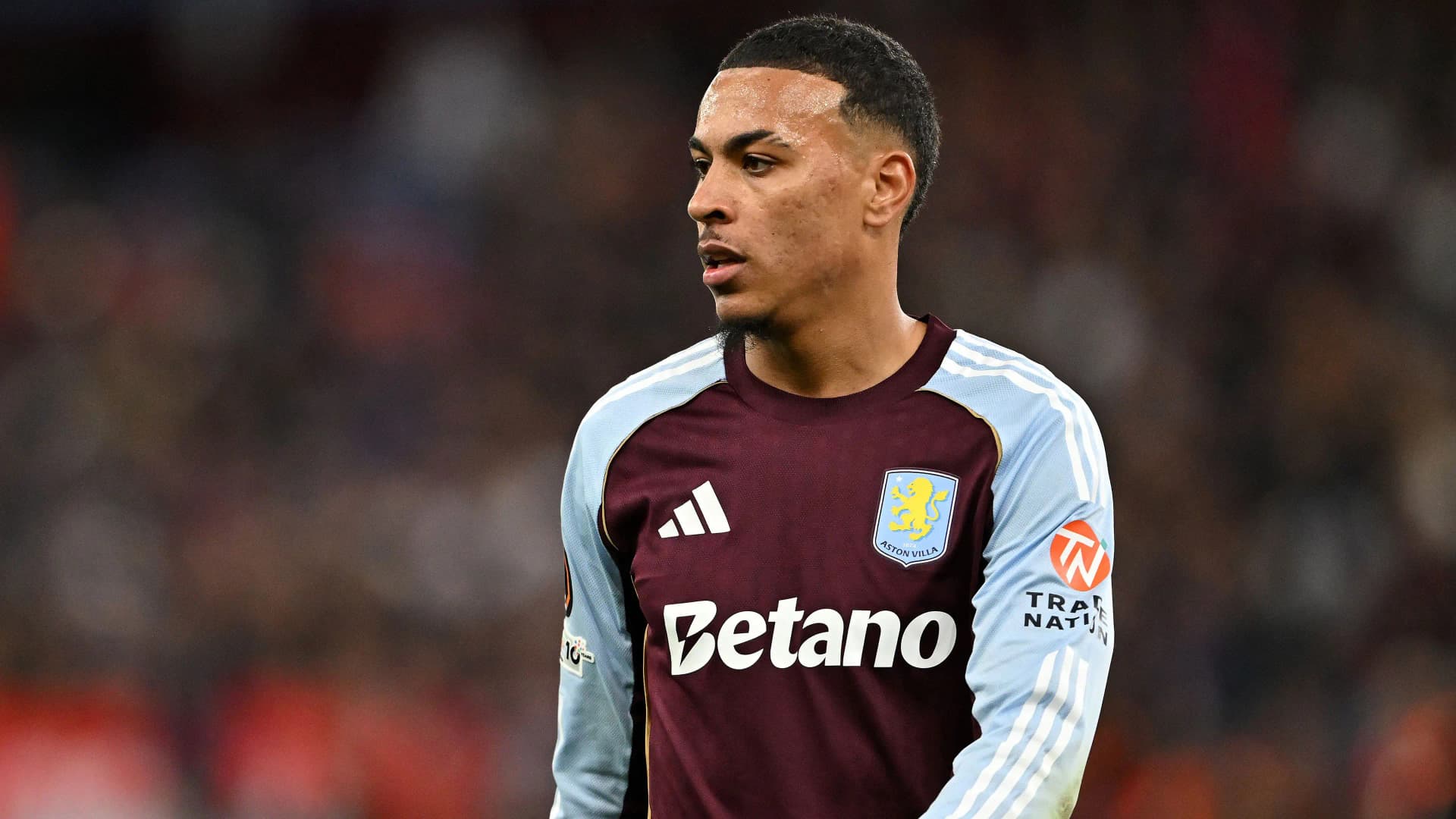 Aston Villa, Chelsea'nin Gözünü Kestiği Yıldızını Kaptırmadı!