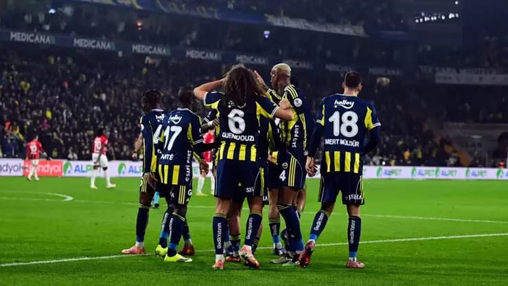 Fenerbahçe Trabzon'da Şov Peşinde! Fırtına mı Dize Gelecek?