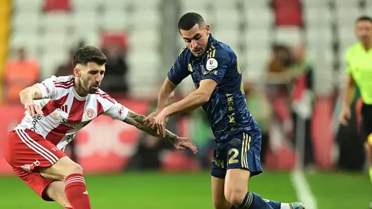 Fenerbahçe Antalya Deplasmanında Puan Kaybetti: Maç Özeti 2-2