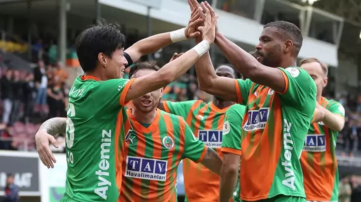 Alanyaspor Kocaelispor'u Gol Yağmuruna Tuttu