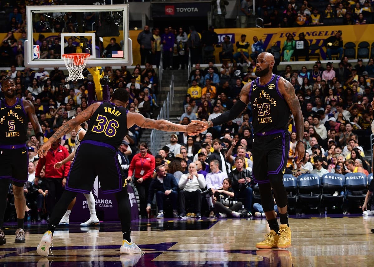Kral LeBron'dan Efsanevi Mücadele! Smart: '23 Yıldır Aynı Ruhla, Gurur Duyuyoruz!'