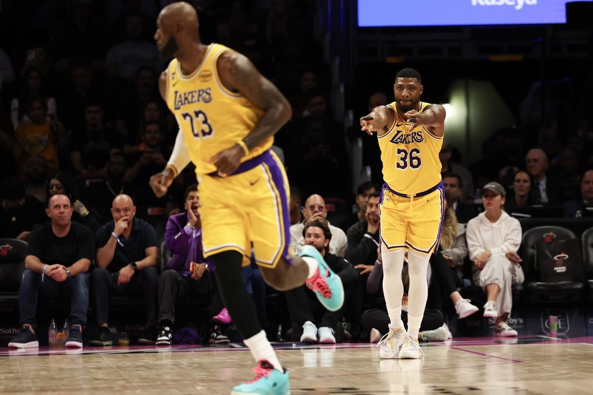 Bunun İçin Yaratılmışlar! 41'lik LeBron James ve 32'lik Marcus Smart'tan Alev Alev Şov, Rockets Çaresiz Kaldı