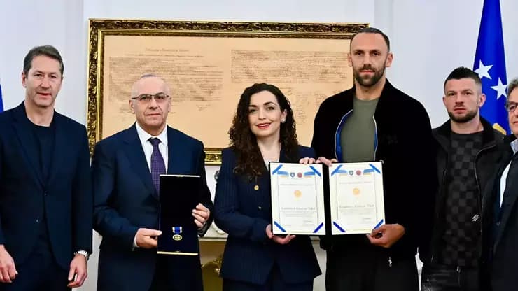 Kosovalı Futbolculara Cumhurbaşkanlığı Madalyası Gururu