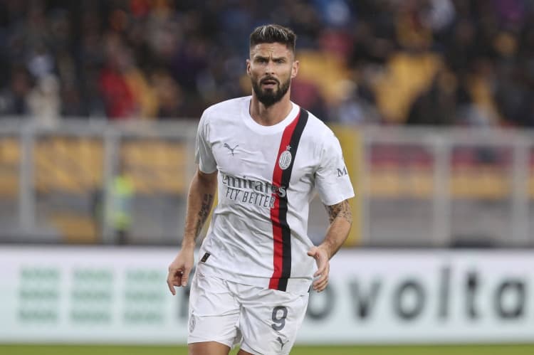 Giroud: Milan isterse emeklilik sonrası göreve hazırım!