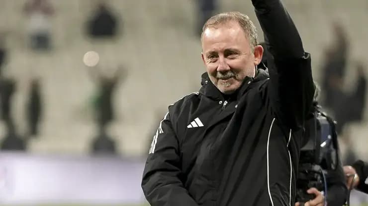Beşiktaş'ın efsanesi Sergen Yalçın 100. lig maçında
