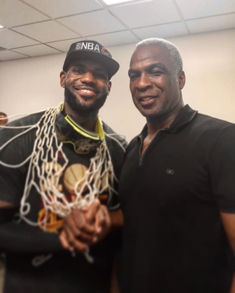 Oakley'den Bomba İddia: LeBron James %95 Cleveland'a Geri Dönüyor!