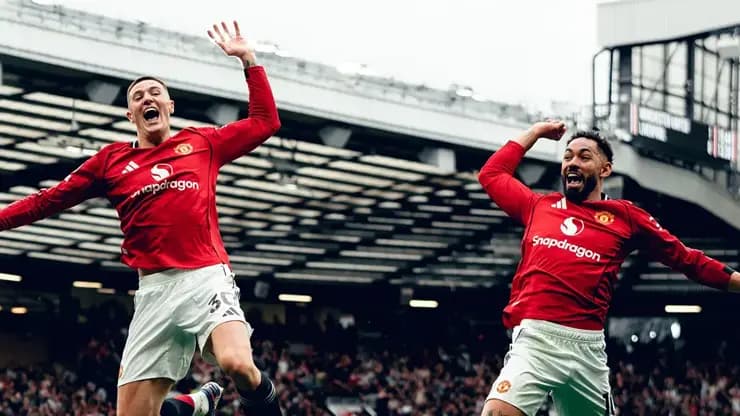 Dev maçta Manchester United, Liverpool'u devirdi!