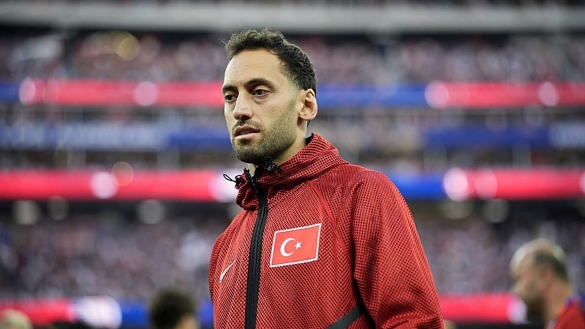 Çalhanoğlu Inter ile Yollarını Ayırıyor: Gelecek Sezon Serbest Kalacak