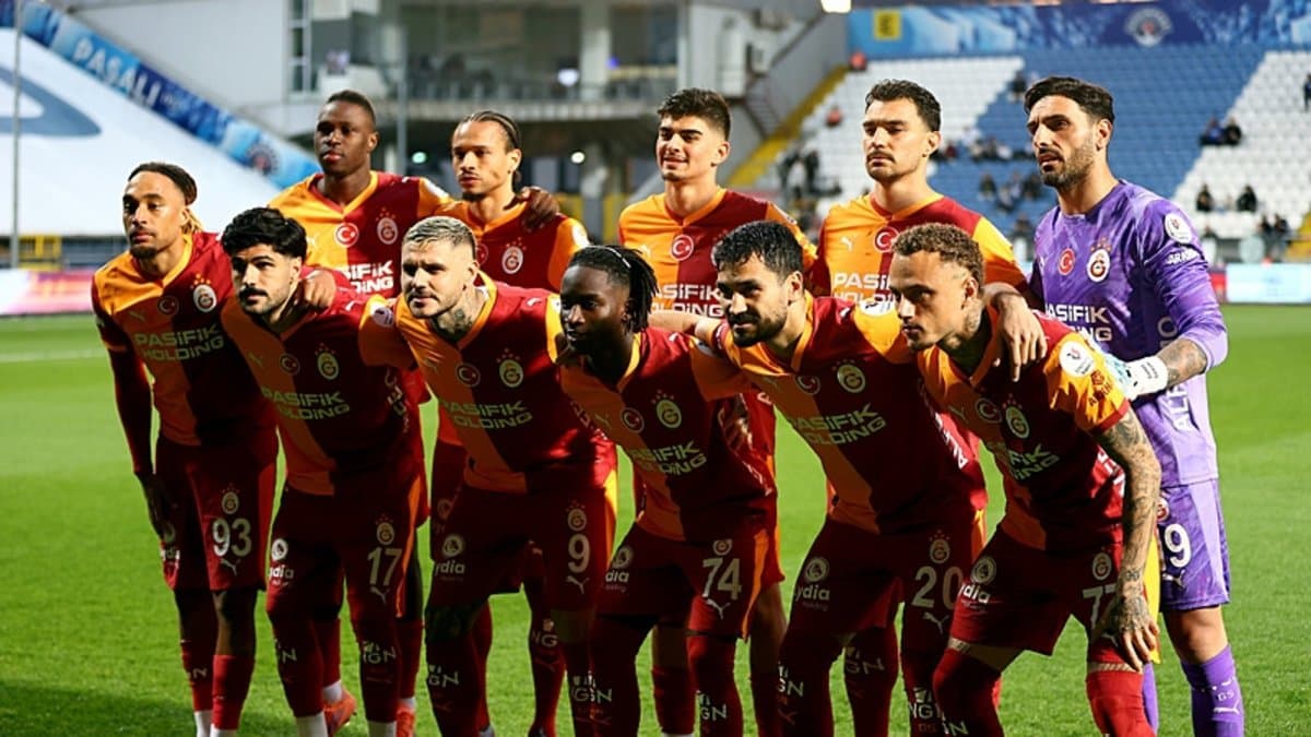 Galatasaray'da Takas Görüşmeleri Tıkandı: Başakşehir'le Genç Golcü Pazarlığı