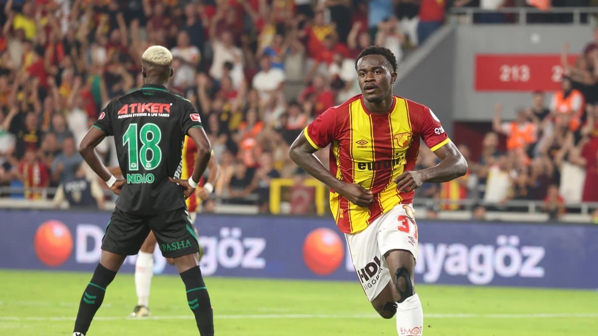 Göztepe'nin Başarılı Orta Sahası Anthony Dennis'e Premier Lig Kancası