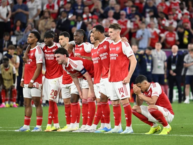 Arsenal'a Yönelik Eleştirilere Efsane İsyan Etti: Yüzeysel Nefretinizden Bıkmadınız mı