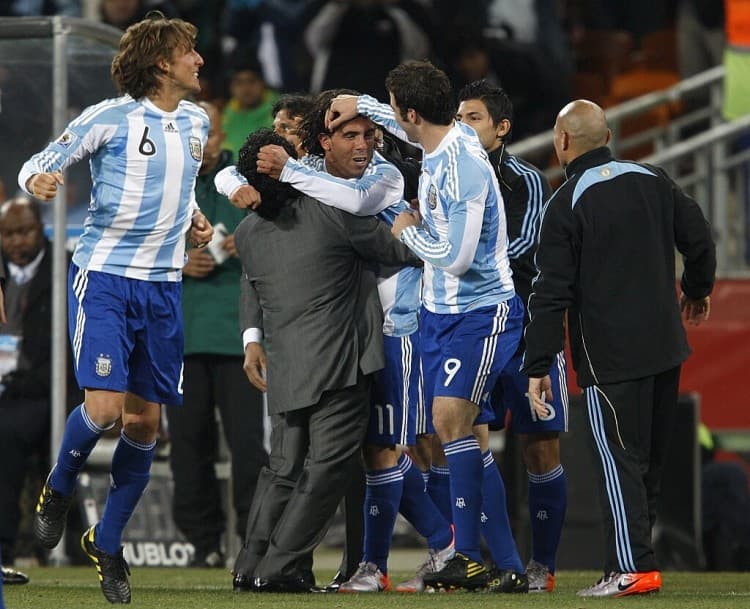 Tevez: Messi ile Aramızda Sorun Yok, O Hep Yeni Destanlar Yazıyor!