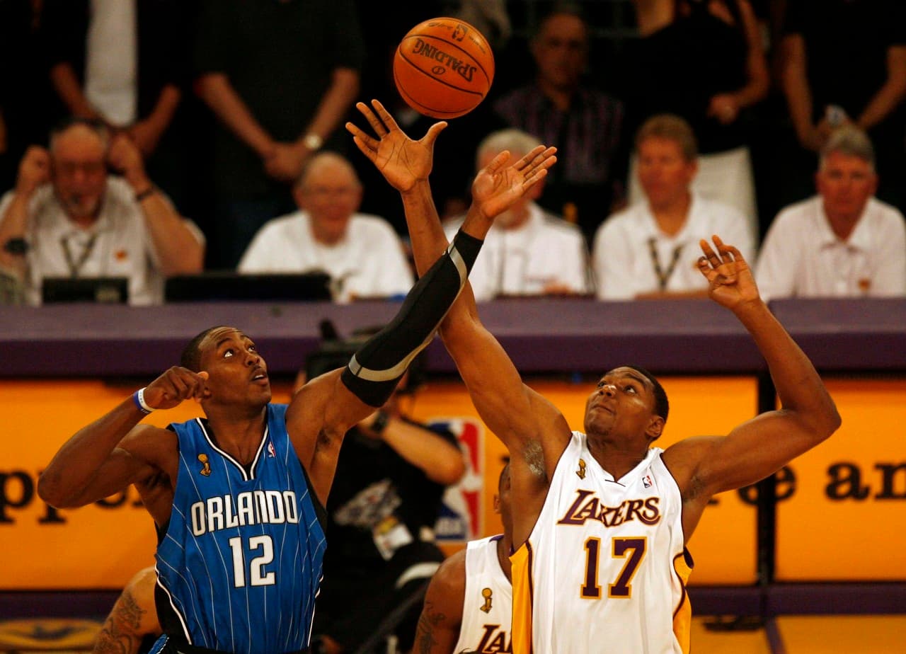 Dwight Howard'dan çifte şok! Önce Dilraba zannettiler, sonra Bynum'u görünce gözlerine inanamadı: "Tanıyamadım, ne kadar değişmişsin!"