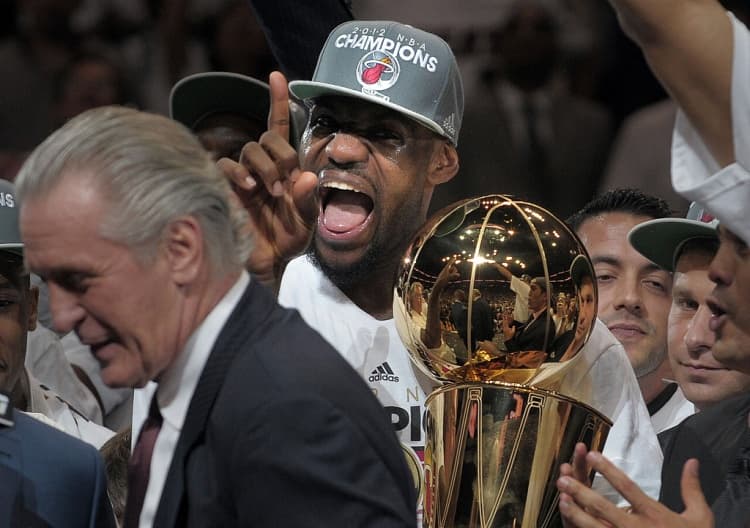 Pat Riley: LeBron James Heat'ten ayrılıp Cavaliers'a dönmese daha çok kızardım