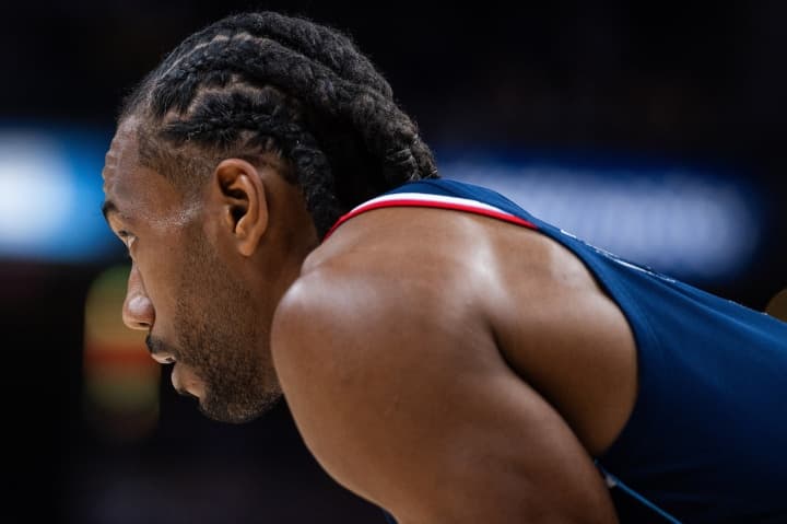 Kawhi Leonard'ın kontrat krizi Clippers-Raptors takasını durdurdu: Soruşturma sonucu haftalar içinde netleşecek.
