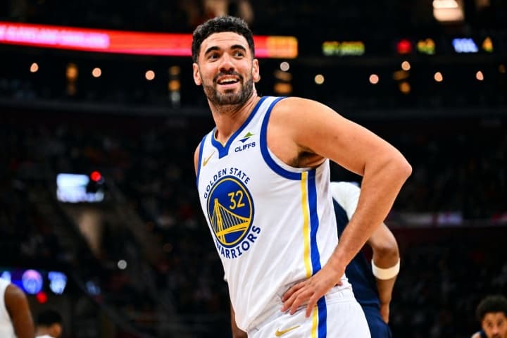 Golden State, serbest forvet Georges Niang'ı 32 numaralı formayla kadrosuna kattı!