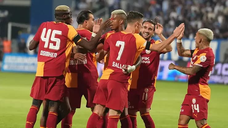 Galatasaray orta sahada çifte ayrılık!