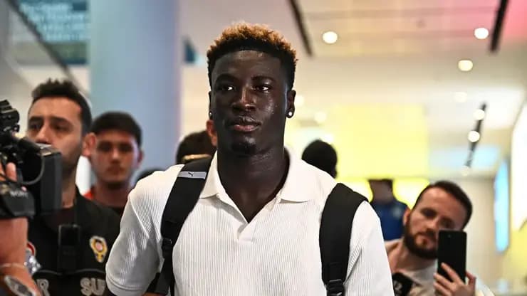 Kojo Peprah Oppong Fenerbahçe için İstanbul'a indi