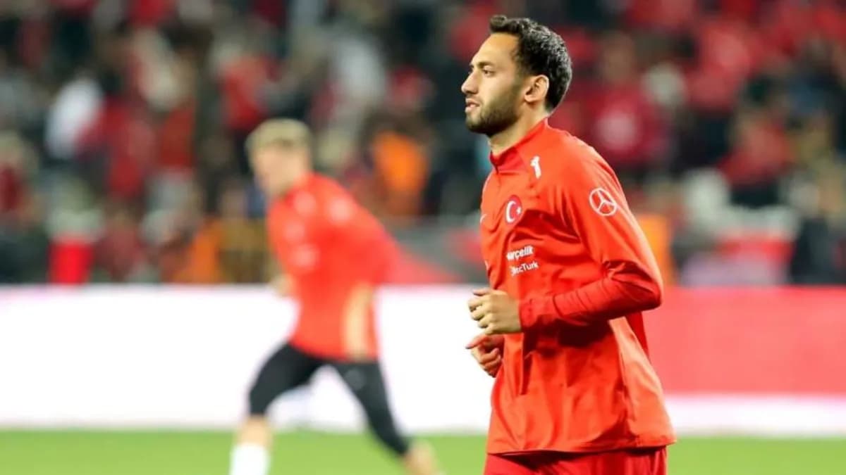 Fenerbahçe'den Hakan Çalhanoğlu Hamlesi: Yönetim İtalya Yolcusu