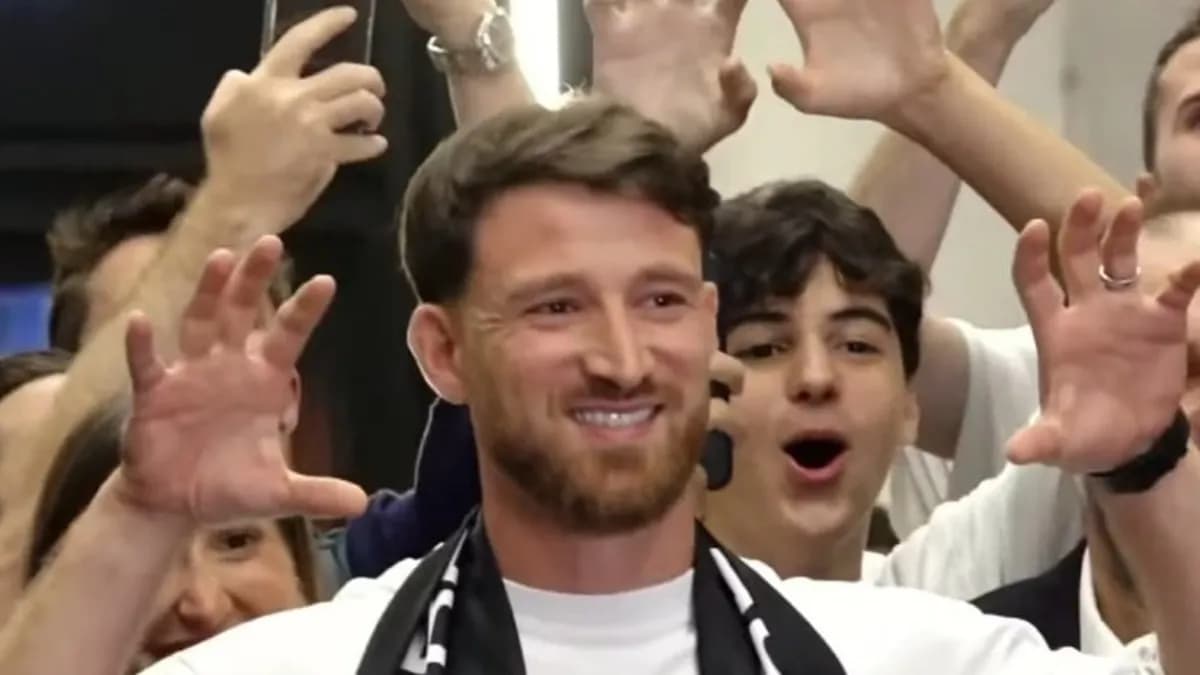 Beşiktaş'ın Yeni Transferi Salih Özcan İstanbul'da: Milli Yıldız Görüşmeleri Tamamlamak İçin Geldi