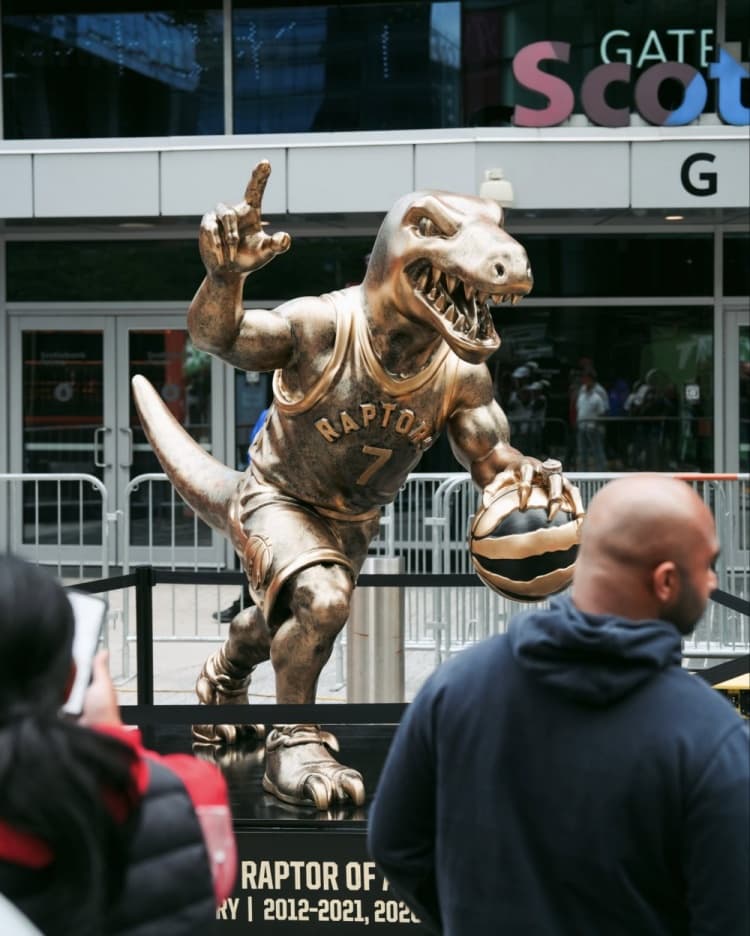 Lowry Heykeli Gündemi Sallamıştı! Raptors'tan 'Geçici Sanat Eseri' Açıklaması