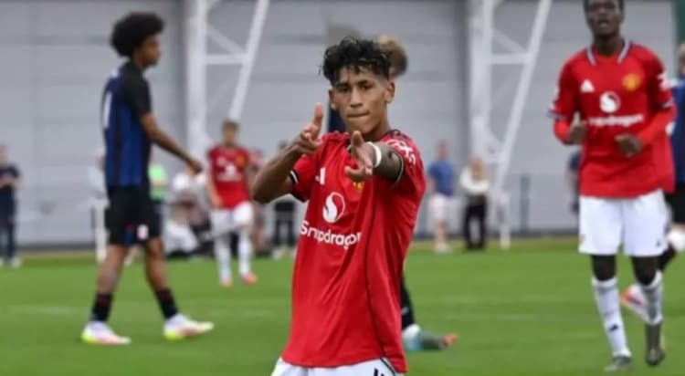 ManU'nun genç yeteneği JJ Gabriel Barcelona'da! Gözü Barça'da.