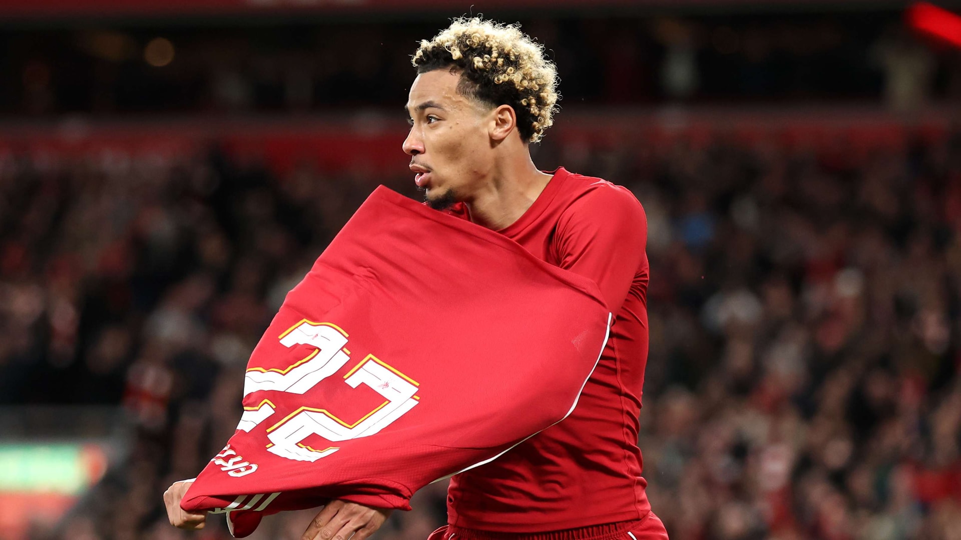 Ekitike, Liverpool'a Karşı Kupada Gördüğü Kırmızı Kartla Eleştirilerin Hedefi Oldu