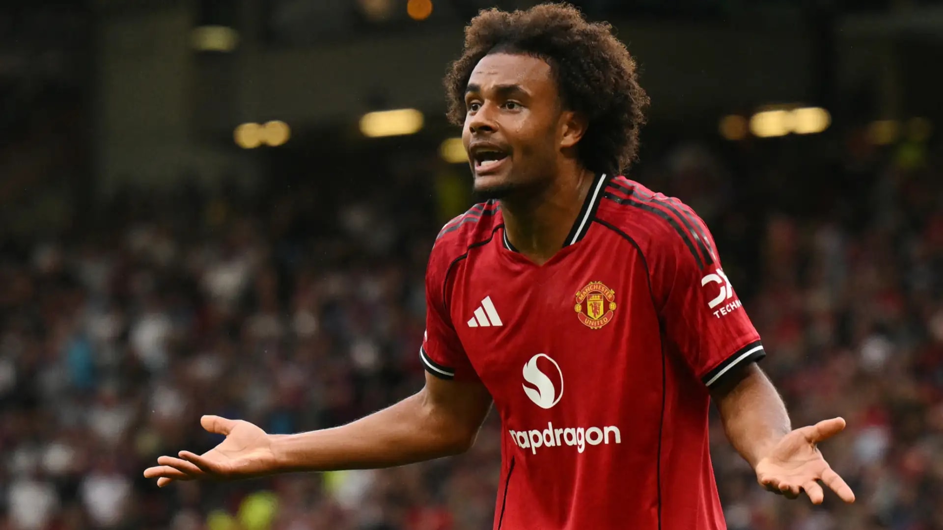 Zirkzee'den Manchester United'a Sert Eleştiri: Kariyerim İçin Doğru Karar!
