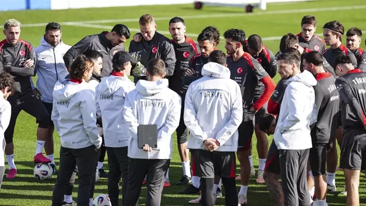 A Milli'de Sürpriz Değişiklik! İspanya Maçı Kadrosu Yeniden Şekillendi