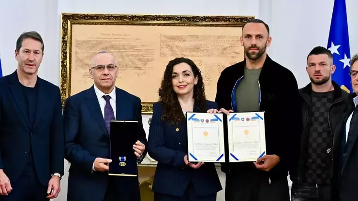 Kosovalı Futbolculara Cumhurbaşkanlığı Madalyası Gururu