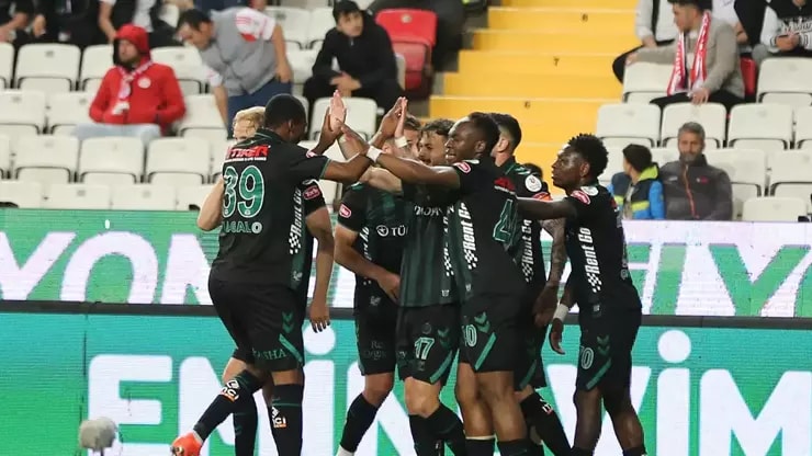 Konyaspor Antalya'da Güldü: Deplasmanda 3 Puan!