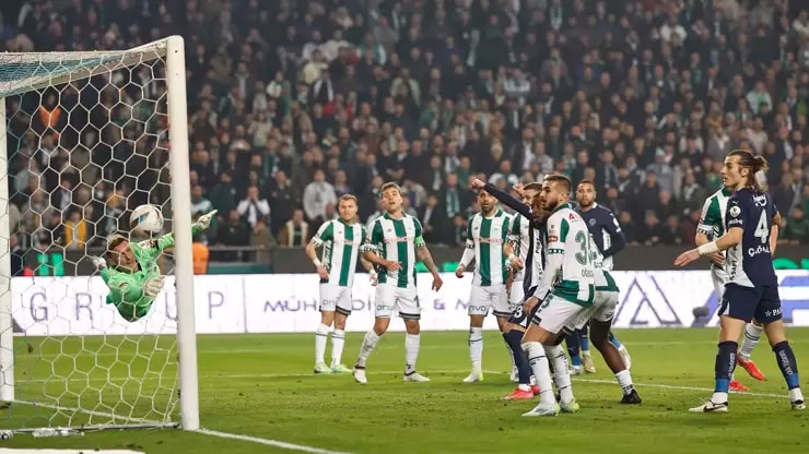 Fenerbahçe Konya'da: Yarı Final Hedefiyle Sahada!