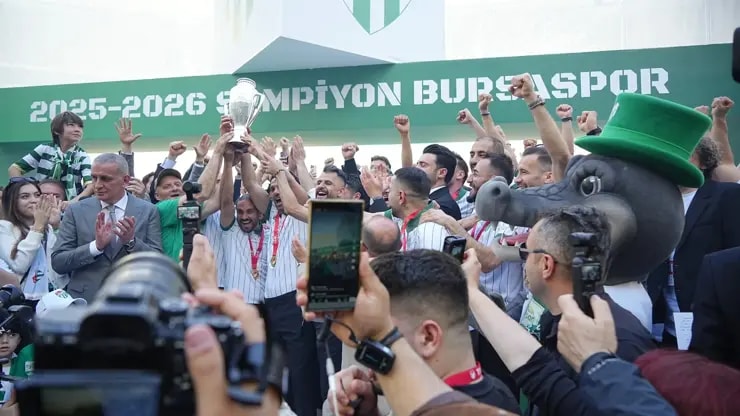 Bursaspor tarihi şampiyonluğu taçlandırdı