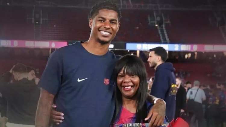 Marcus Rashford'ın annesi geçmişi anlattı: 'Çocuklarım doysun diye aç kalırdım!'