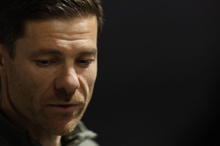Zenden'den Xabi Alonso'ya Chelsea uyarısı: Taraftar zor ikna olur, bir başarısızlık kariyerine mal olur!