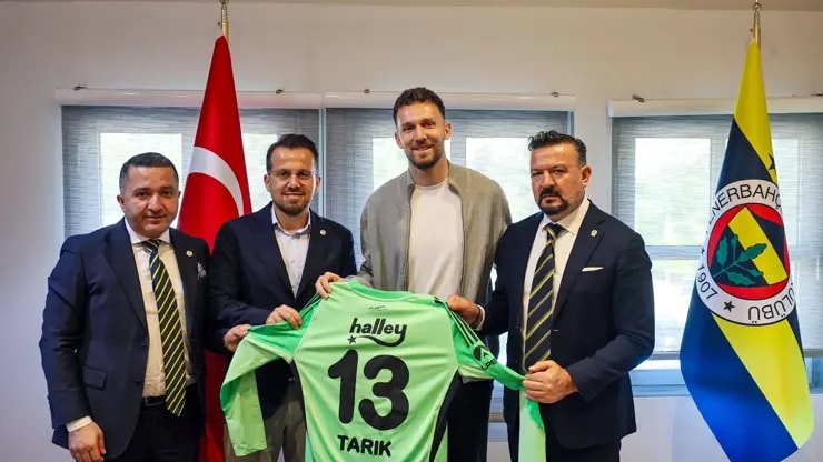 Tarık Çetin Fenerbahçe ile yola devam ediyor