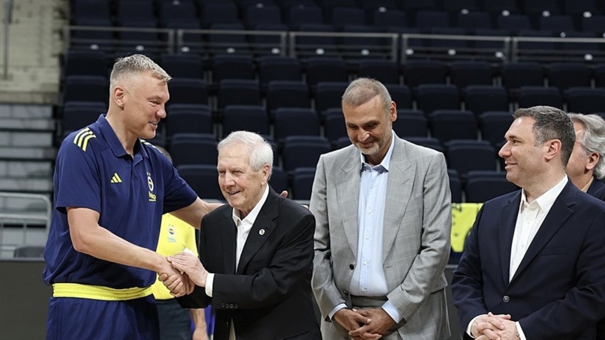 Aziz Yıldırım'dan Fenerbahçe Beko'ya Final Serisi Öncesi Moral Ziyareti