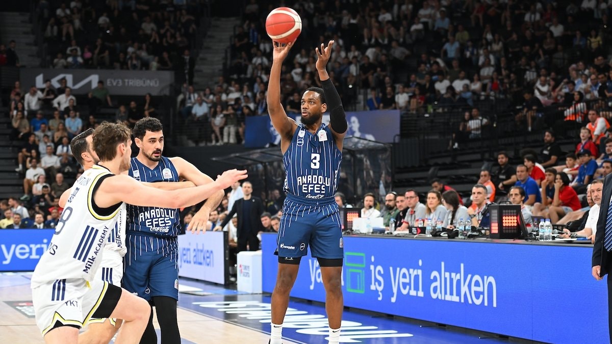 Anadolu Efes, ABD'li Yıldız Jordan Loyd ile Sözleşme Yeniledi