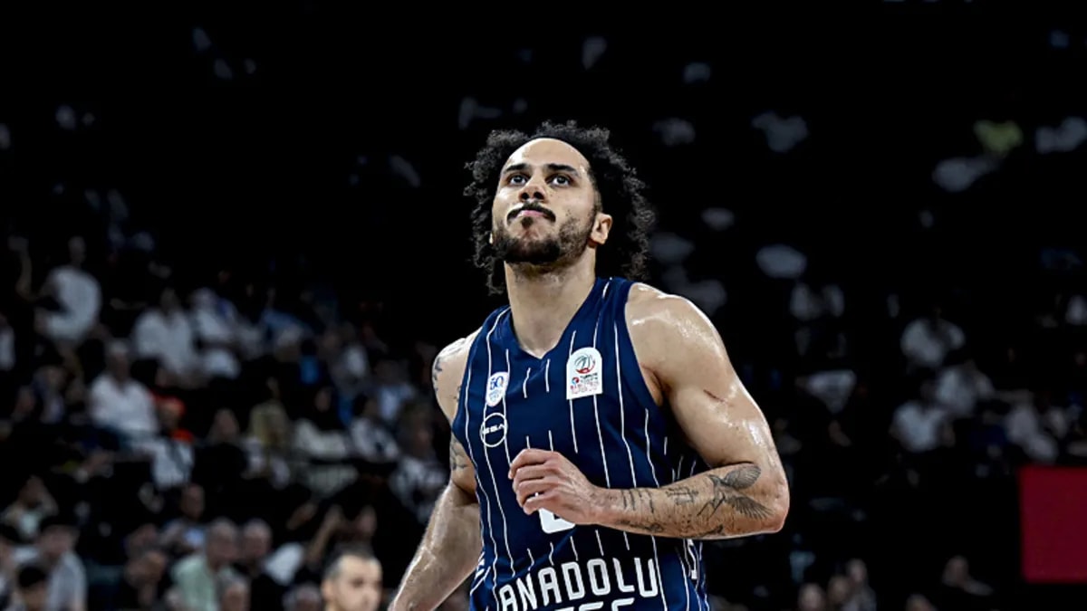 Anadolu Efes, Kaptan Shane Larkin ile Yollarını Ayırdı