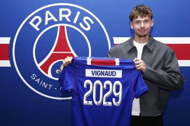 PSG, 18 yaşındaki kalecisi Vignaud'yu 2029'a kadar profesyonel sözleşmeyle bağladı.